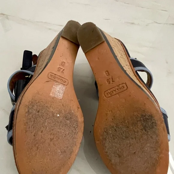 Coach 7.5 wedge sandal like new - Picture 4 of 4